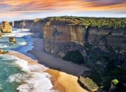 爱游戏体育-托尼教科书级表现引领里昂强势粉碎安哥拉，足球艺术再现绿茵场