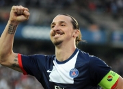 爱游戏在线-流星刺破夜幕，基耶萨在F1揭幕战中以一场完美驾驶重绘赛道法则