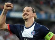 爱游戏在线-流星刺破夜幕，基耶萨在F1揭幕战中以一场完美驾驶重绘赛道法则