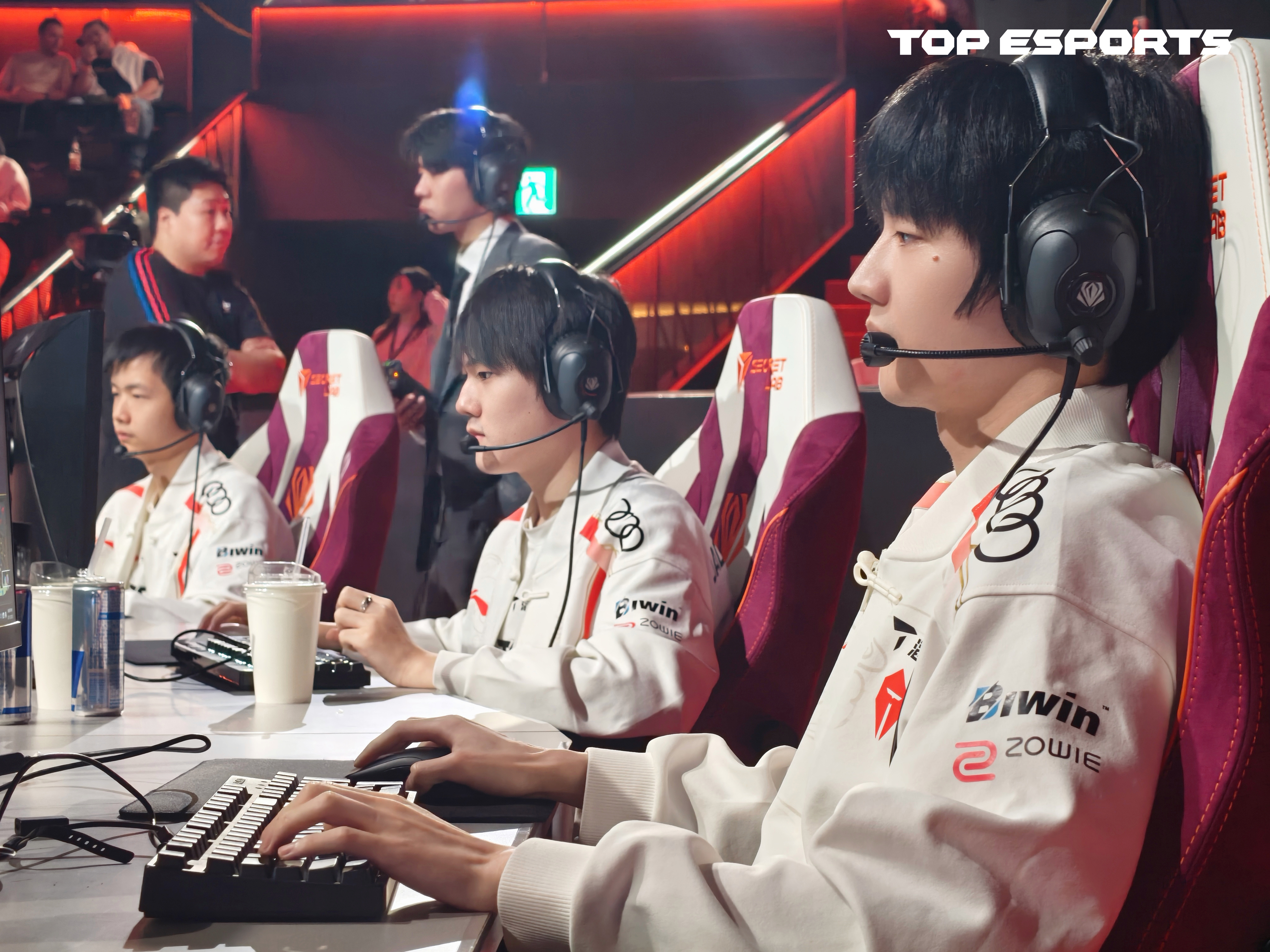 TES横扫V5，Crisp成为全场焦点淘汰赛3:1（洛杉矶）