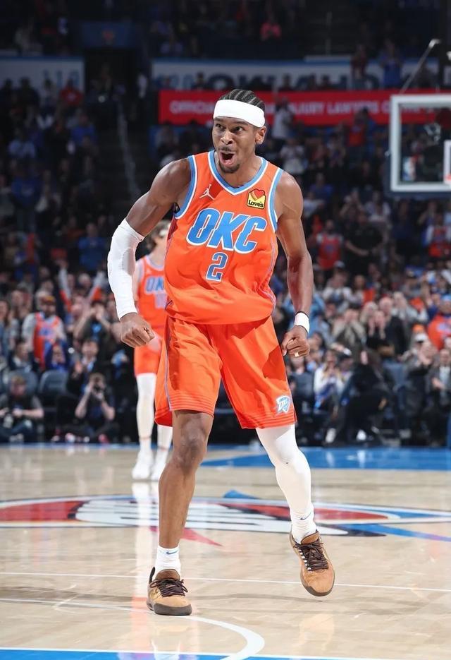 关于勇士B队强势雷霆，萨姆·米切尔打破历史纪录的信息