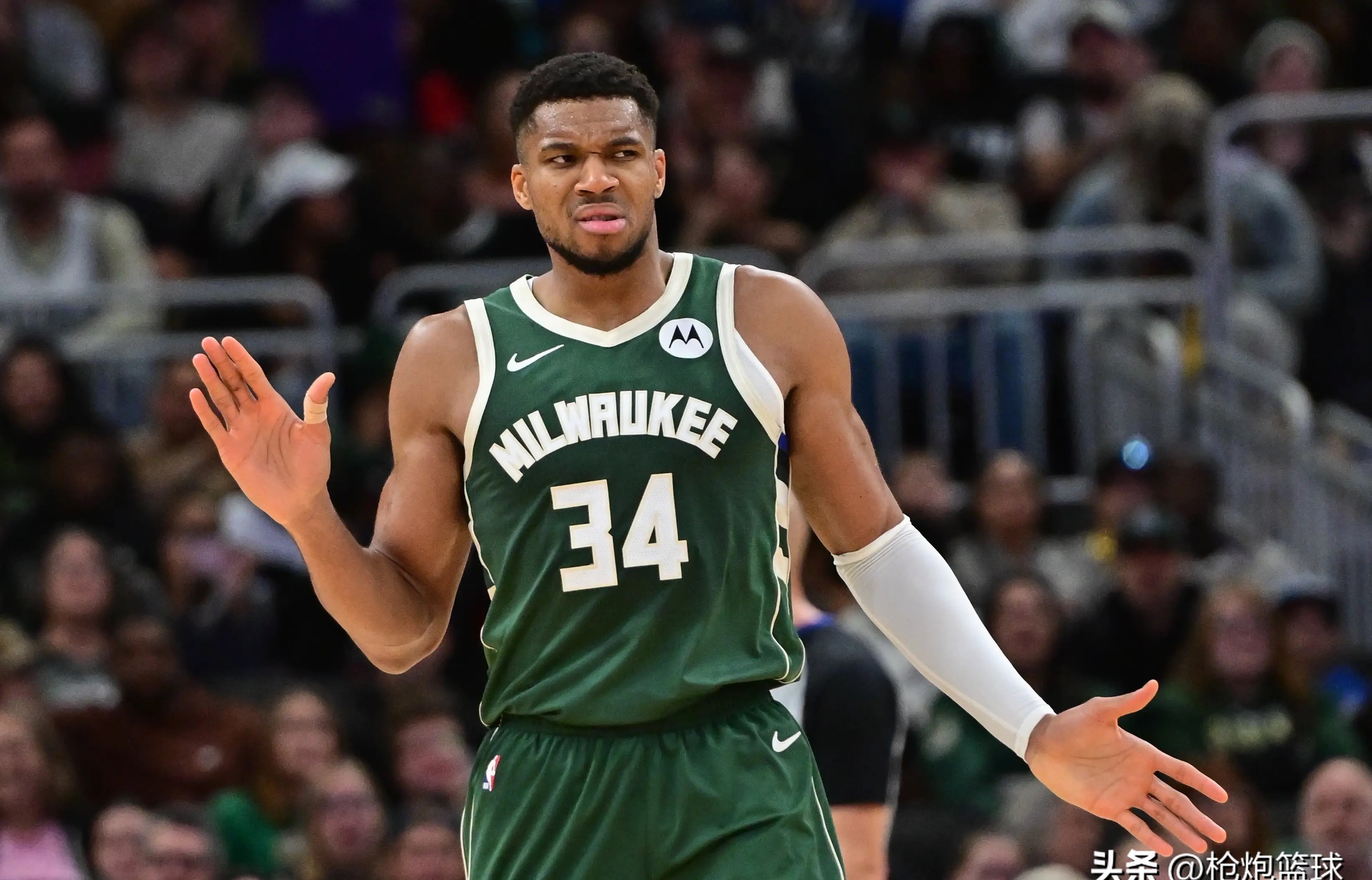 包含雄鹿击败篮网：字母哥发威，团队合作取胜的词条