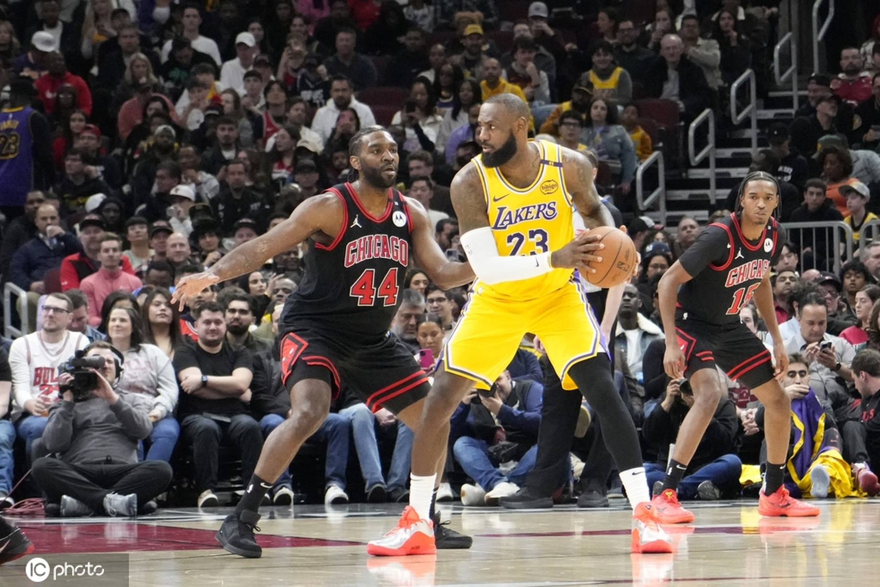 湖人逆转篮网,詹姆斯关键绝杀的简单介绍 湖人逆转篮网,詹姆斯关键绝杀的简单介绍