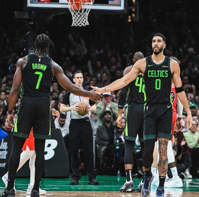 绿军卫冕西部冠军,力克掘金 绿军卫冕西部冠军,力克掘金