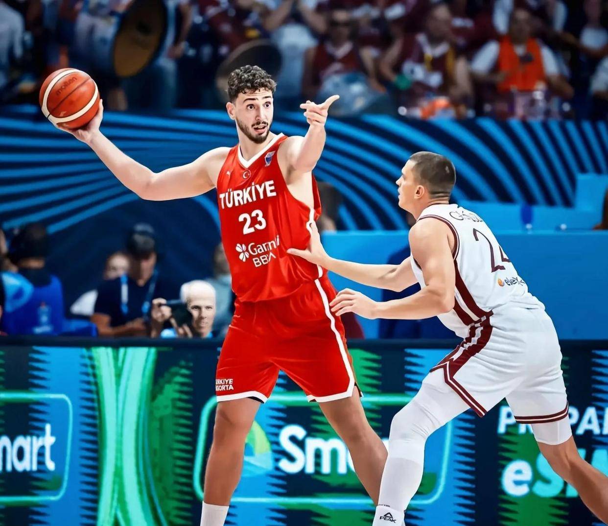 国王轻取德国男篮，艾顿送出助攻