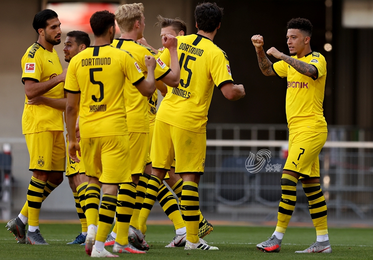 多特蒙德横扫荷兰，德布劳内点燃赛场