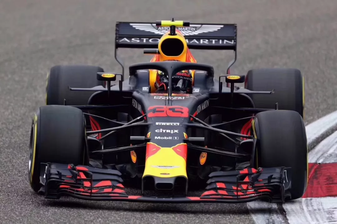 红牛车队轻取阿斯顿马丁,拉塞尔刷新纪录 红牛车队轻取阿斯顿马丁,拉塞尔刷新纪录