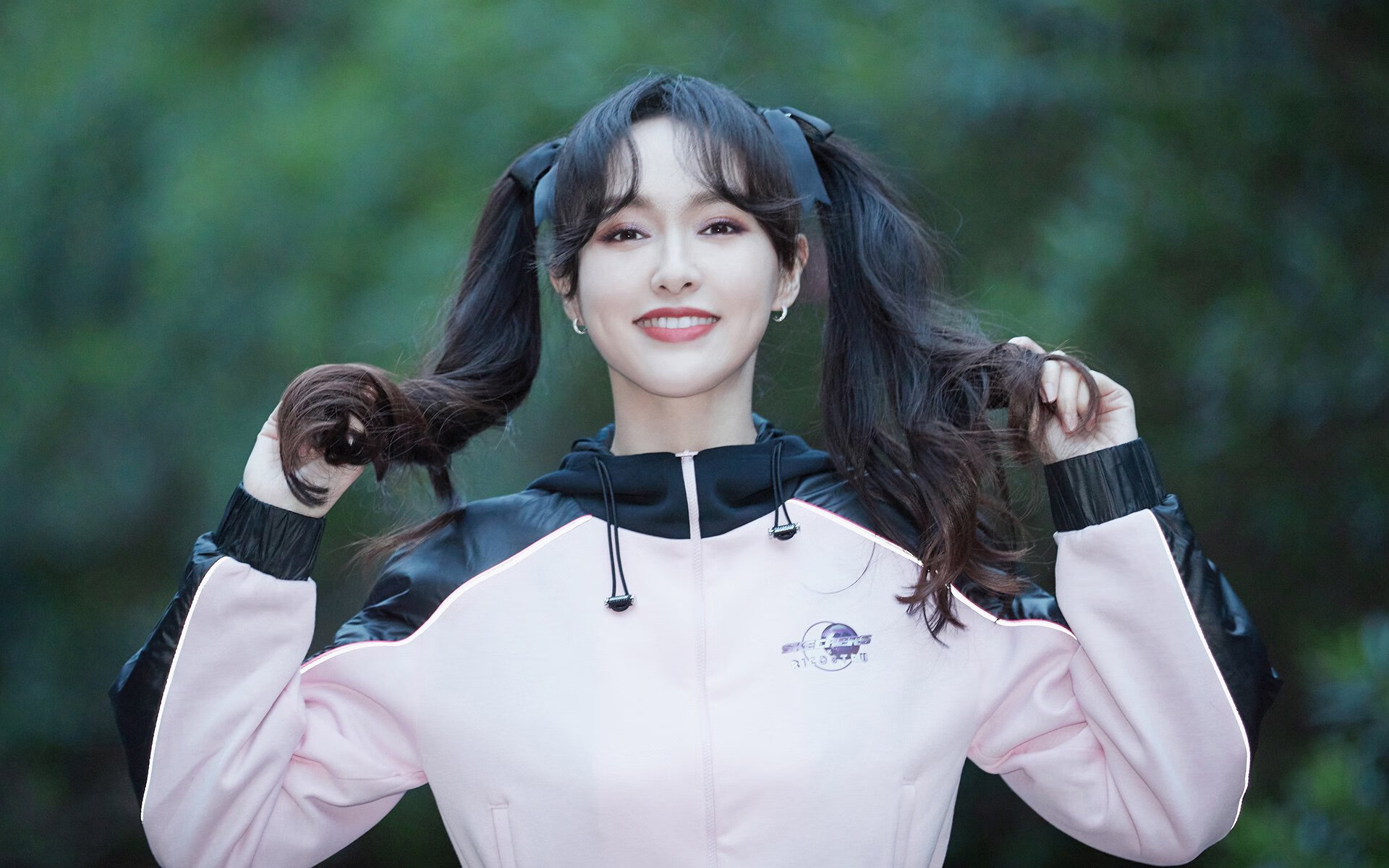 赛道轰鸣与球馆怒吼,速度与力量的极限美学